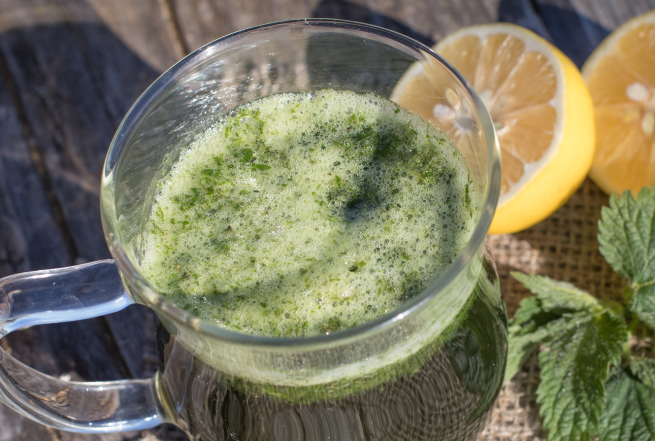 Pokrzywa przepisy na nalewkę sok, syrop i zupę. Co zrobić z pokrzywy