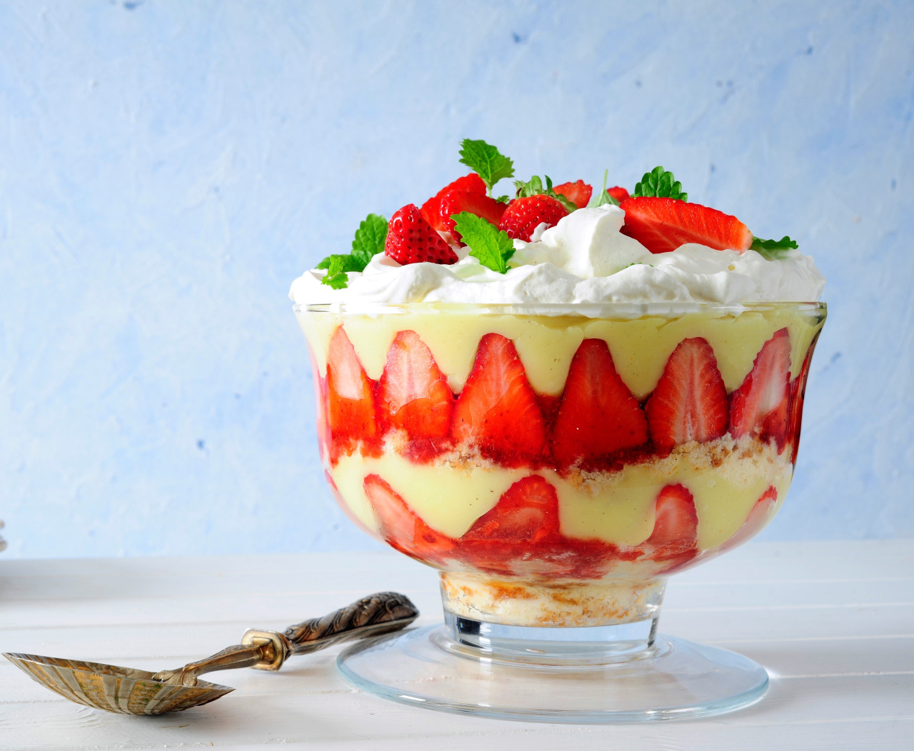 Truskawkowy trifle