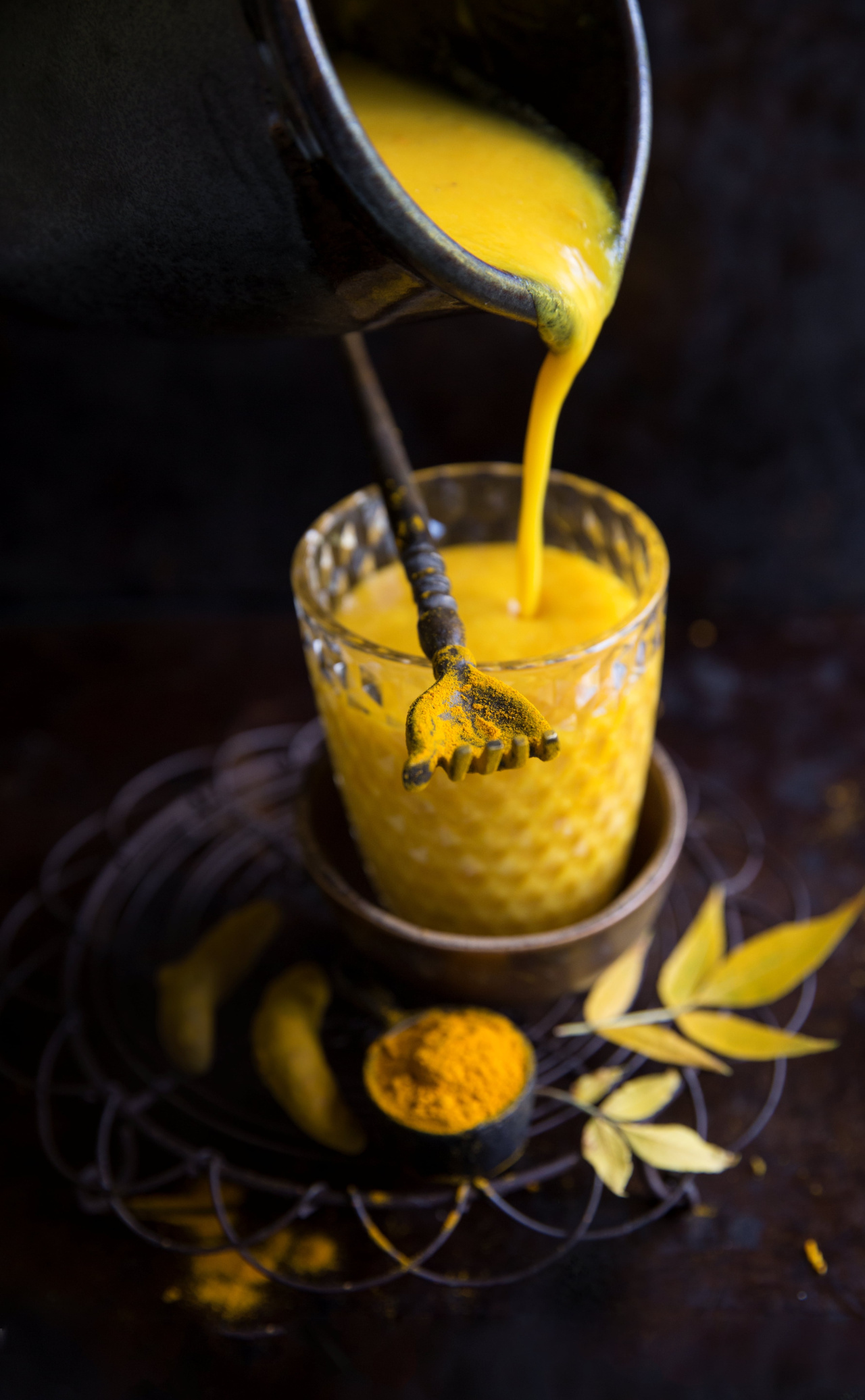 Smoothie z mango i kurkumą