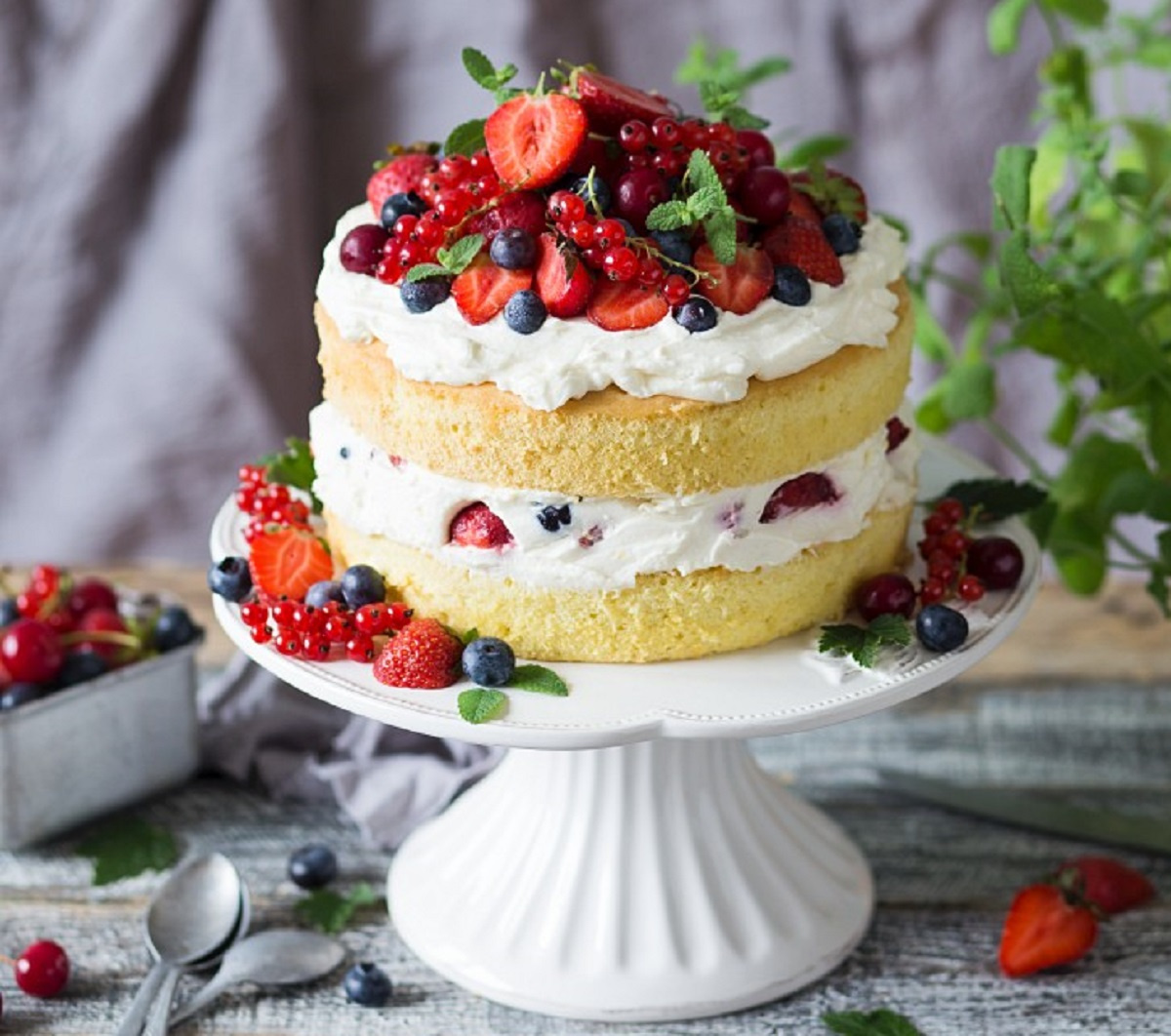 Tort z mascarpone i owocami przepis Mojegotowanie.pl