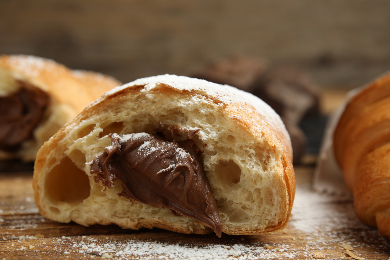 Rogaliki drożdżowe z nutellą