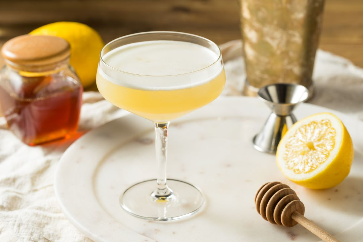 Bee’s knees – drink z ginem