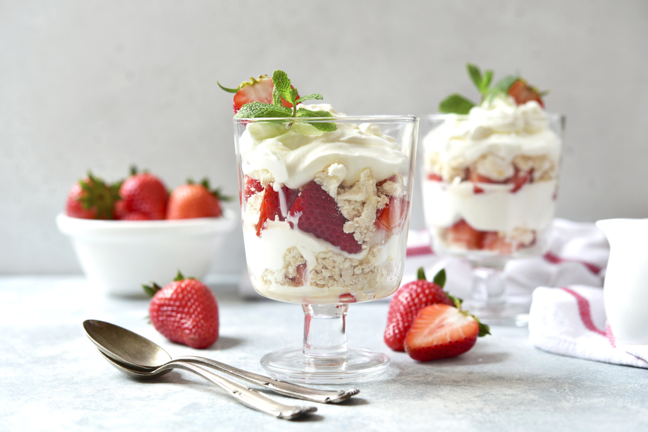 Eton mess - angielski deser z truskawkami