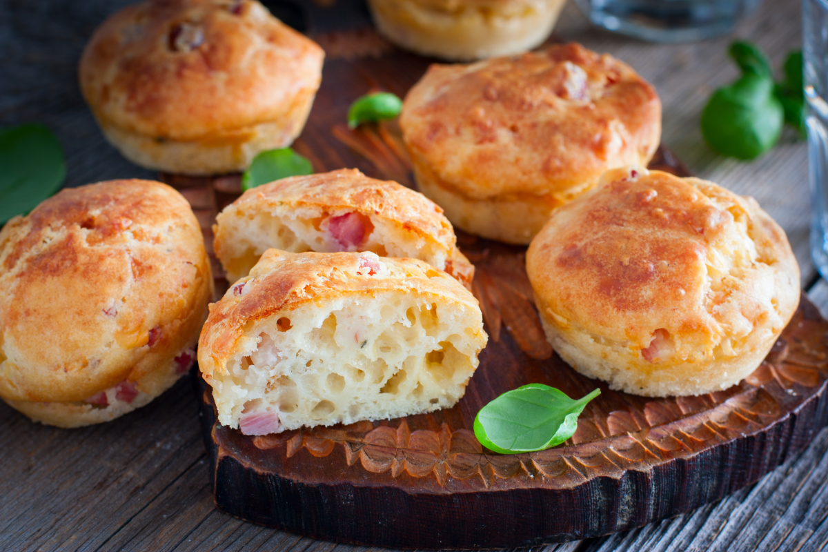Wytrawne muffiny z szynką i serem