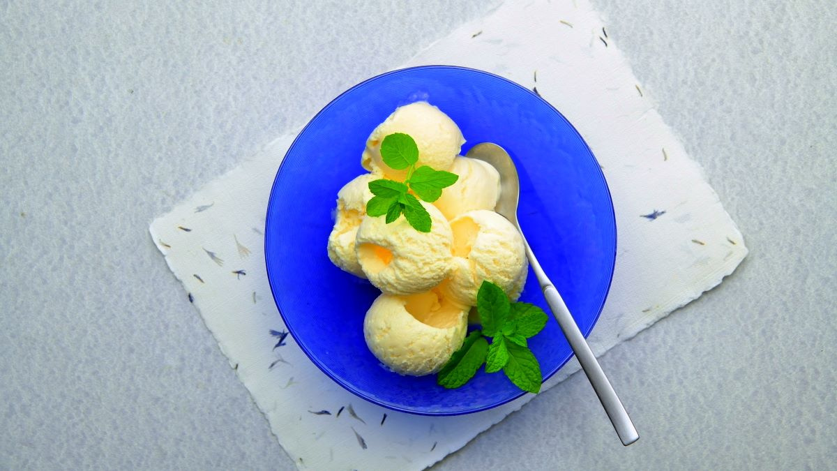 Lody śmietankowe na kremówce z żółtkami