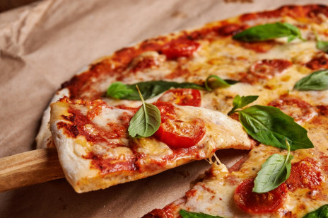 Pizza domowa - włoski placek na prawdziwą ucztę