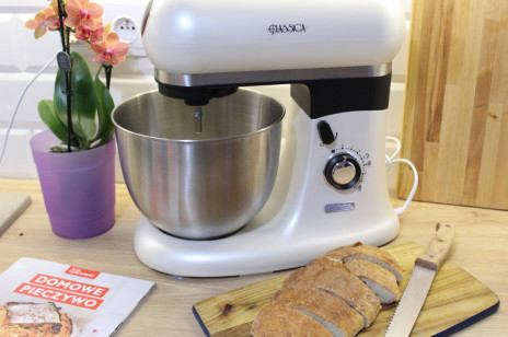 Robot planetarny do wyrabiania chleba – pieczemy domowe pieczywo [TEST REDAKCJI]