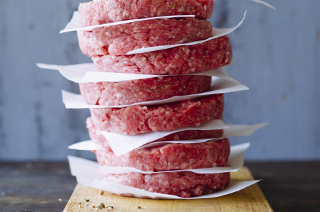Jak przyprawić mięso na hamburgery? 3 najlepsze sposoby