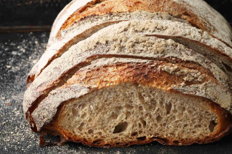 Jaka mąka na chleb? Sprawdź niezawodny patent do domowej piekarni!