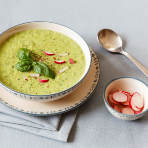 Zupa z liści rzodkiewki