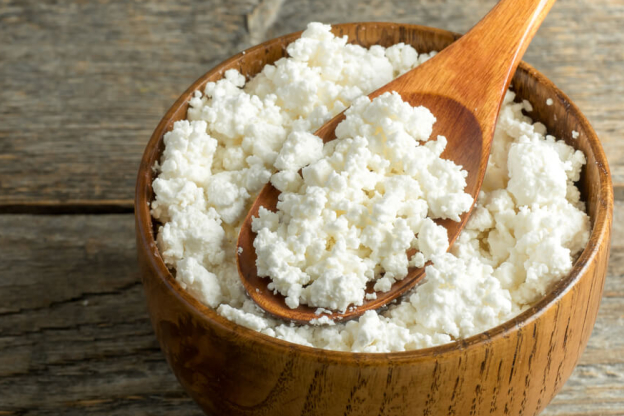 Sernik na cieście kruchym