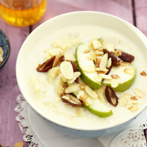 Kluski lane na mleku migdałowym