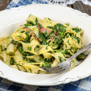 Makaron ze szpinakiem i boczkiem