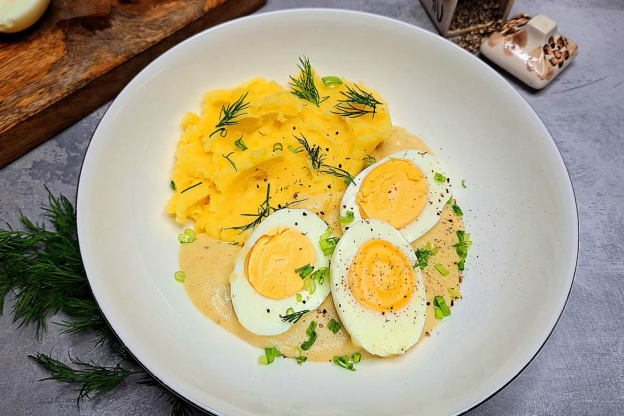 jajka w sosie musztardowym - podanie