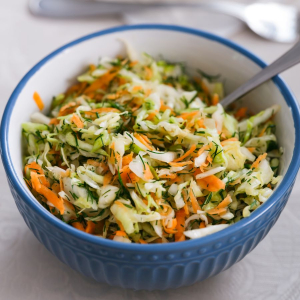 surówka z młodej kapusty