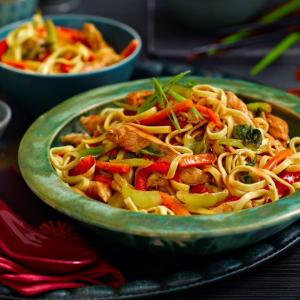 makaron chow mein