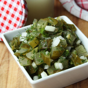 Surówka z ogórka kiszonego