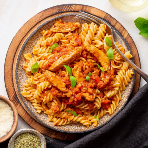 Makaron z kurczakiem i pomidorami