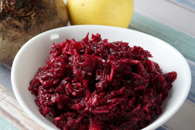 Surówka z buraków – podanie