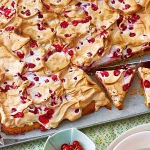 ciasto-z-porzeczkami-i-beza