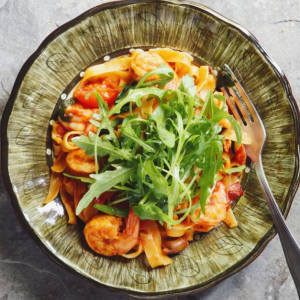 Tagliatelle z papryką i krewetkami