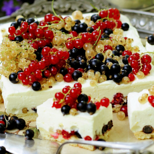 Placek serowy z porzeczkami