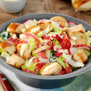 Sałatka z białą kiełbasą