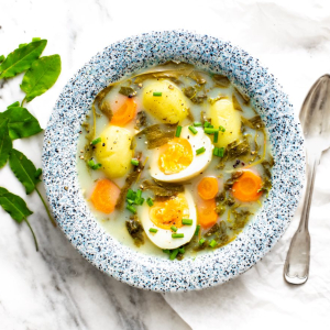 zupa szczawiowa z jajkiem i ziemniakami