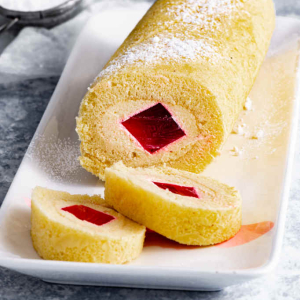 Rolada z kremem i galaretką