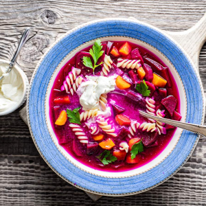 Zupa buraczkowa z makaronem