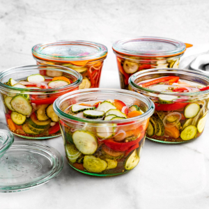 sałatka z ogórków do słoików z papryką i marchewką