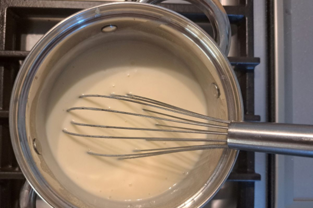 Naleśniki zapiekane z mięsem mielonym – beszamel