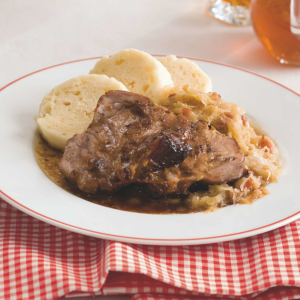 Knedliki z karkówką i kapustą (bułczane)