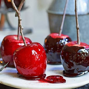 Halloweenowe jabłka toffi