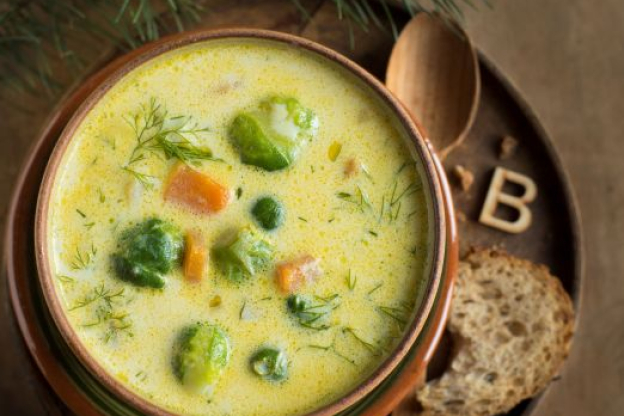 Zupa brukselkowa – podanie