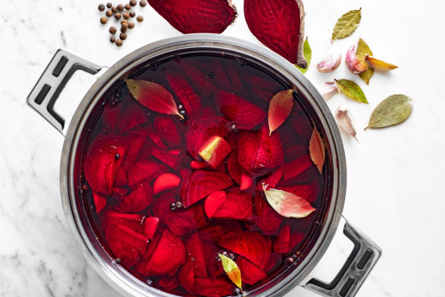 Barszcz czerwony z ziemniakami – gotowanie buraków