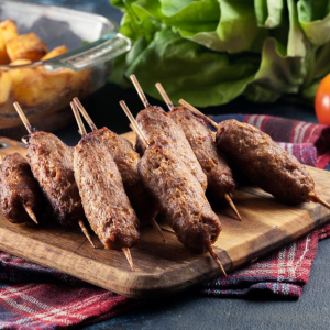Cevapcici – bałkańskie grillowane kotleciki