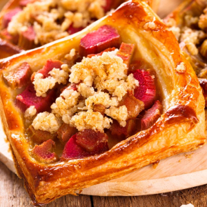 ciasto francuskie z rabarbarem