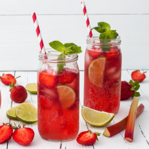 Kompot z rabarbaru i truskawek