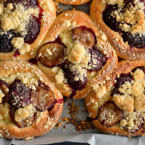 Drożdżówki ze śliwkami