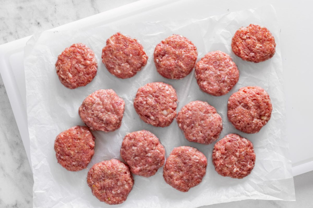 kotlety mielone bez bułki surowe, przed smażeniem