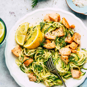 Makaron z cukinią i łososiem