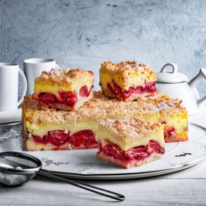 ciasto z truskawkami i budyniem