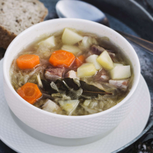 Kapuśniak z młodej kapusty