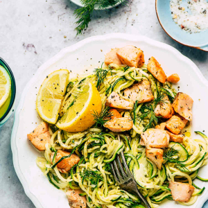 Makaron z cukinią i łososiem