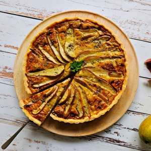 wytrawna tarta z gruszkami i gorgonzolą