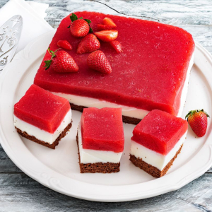 Ciasto z musem truskawkowym