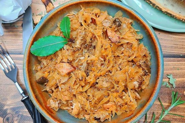 bigos z kiszonej kapusty - podanie