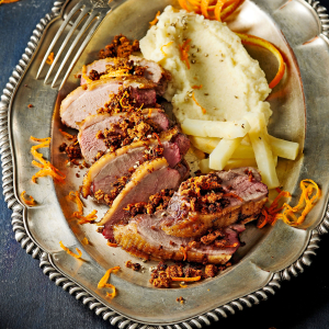 Kaczka pieczona z piernikową kruszonką