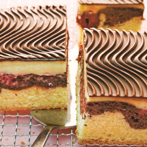 ciasto z wiśniami i budyniem